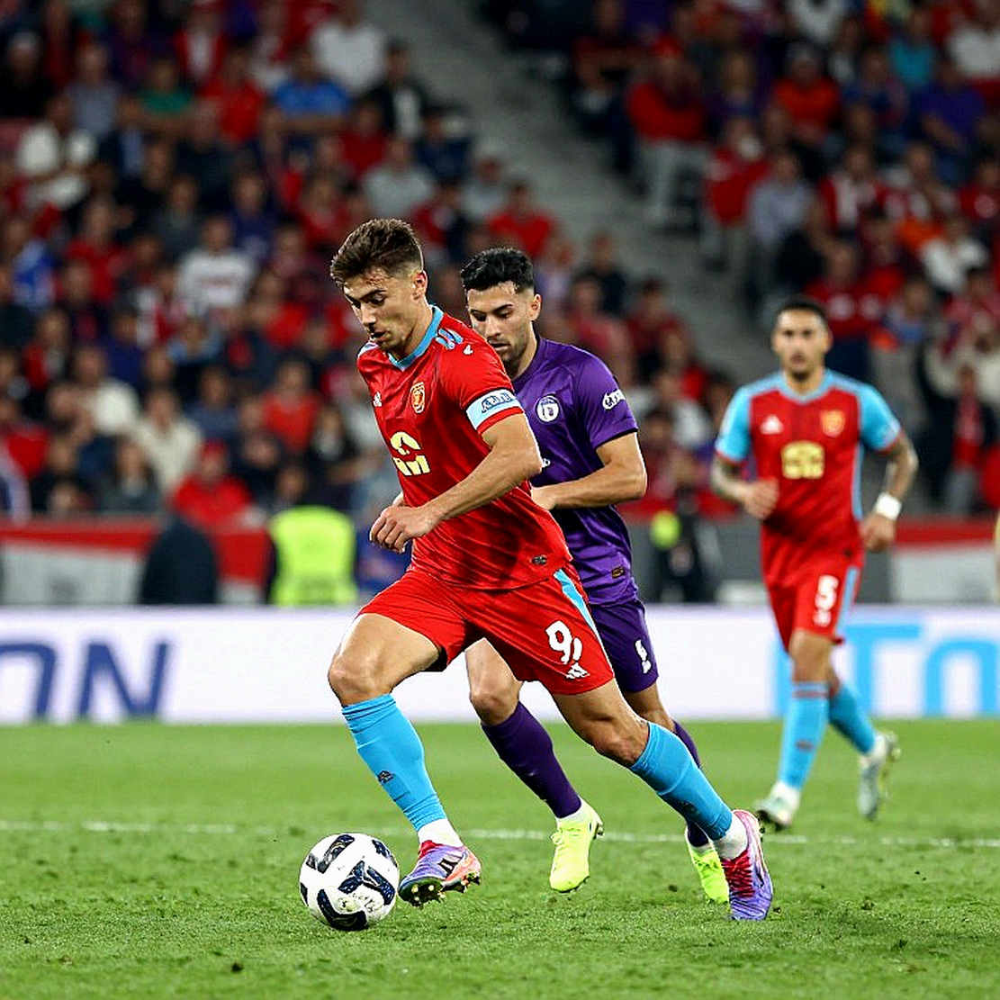 Lê Giang Patrik và canh bạc khung gỗ 34 tuổi: Thương vụ không có bảng giá mà FIFA vừa đóng dấu Lê Giang Patrik và canh bạc khung gỗ 34 tuổi: Thương vụ không có bảng giá mà FIFA vừa đóng dấu