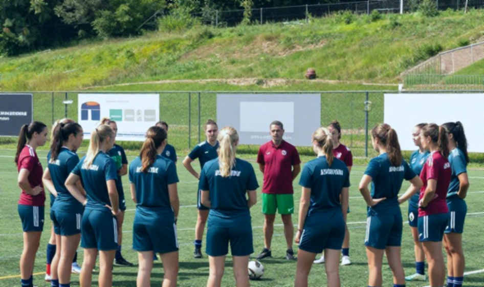 Lê Giang Patrik và canh bạc khung gỗ 34 tuổi: Thương vụ không có bảng giá mà FIFA vừa đóng dấu Lê Giang Patrik và canh bạc khung gỗ 34 tuổi: Thương vụ không có bảng giá mà FIFA vừa đóng dấu